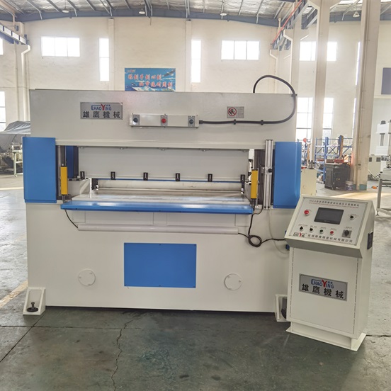 XYJ－3/120、200 足球片整板自動(dòng)送料裁斷機(jī)