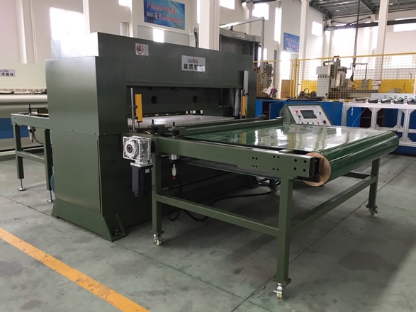 XYJ－3/120、150 偽裝布整板自動(dòng)送料裁斷機(jī)